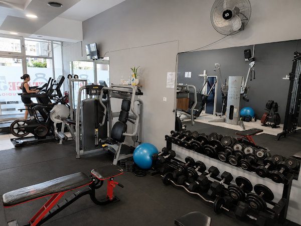 Αλτήρες και όργανα με βάρη στο Stage 5 Fitness Studio
